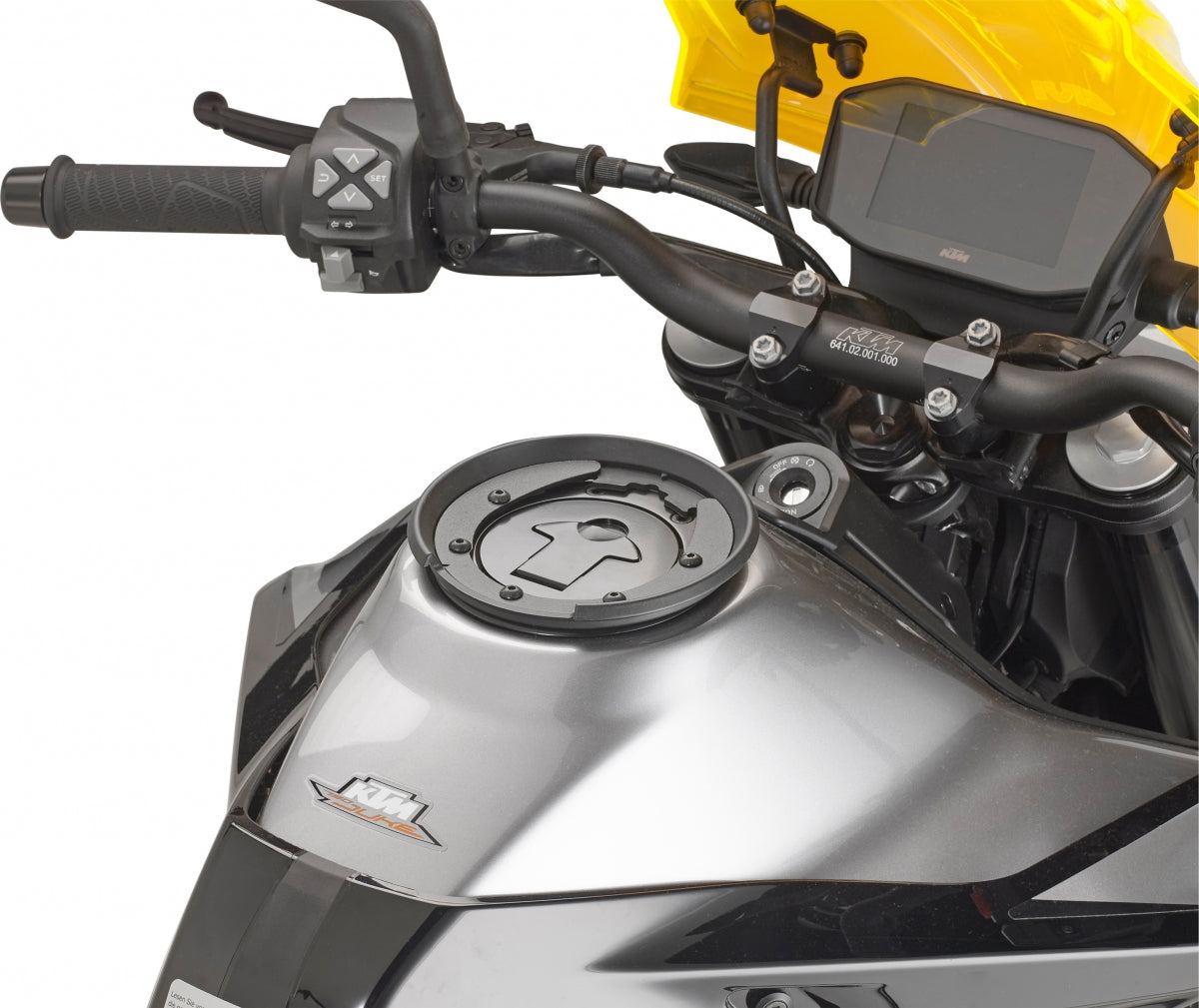 GIVI BF37-SP. FLANGE EASYLOCK TANK BAG DUKE 790 1
